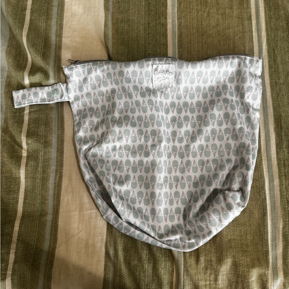 GroVia and J&J wet bag (mint ice cream)